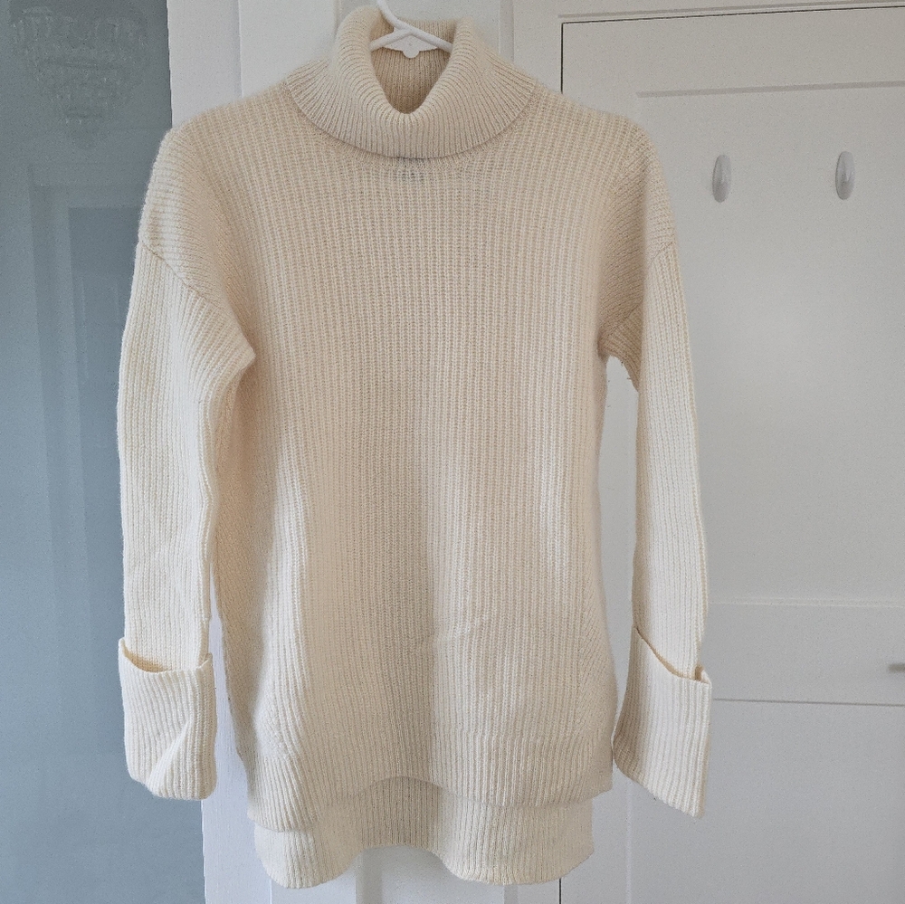 Halogen 100% cashmere turtleneck sweater